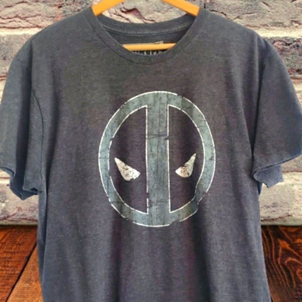 Marvel / "Deadpool" Tee